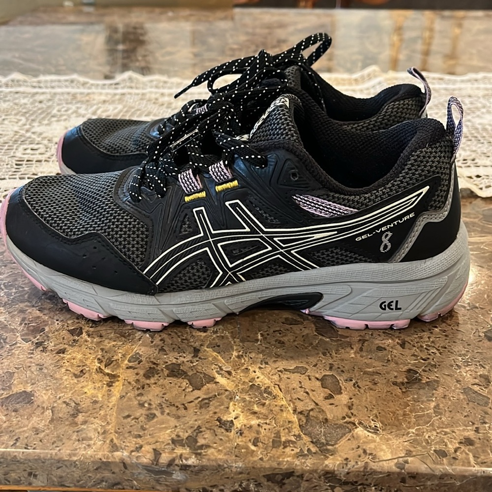 ASICS Women’s Gel-Venture 8 Running Shoes size 6 Black/Purple